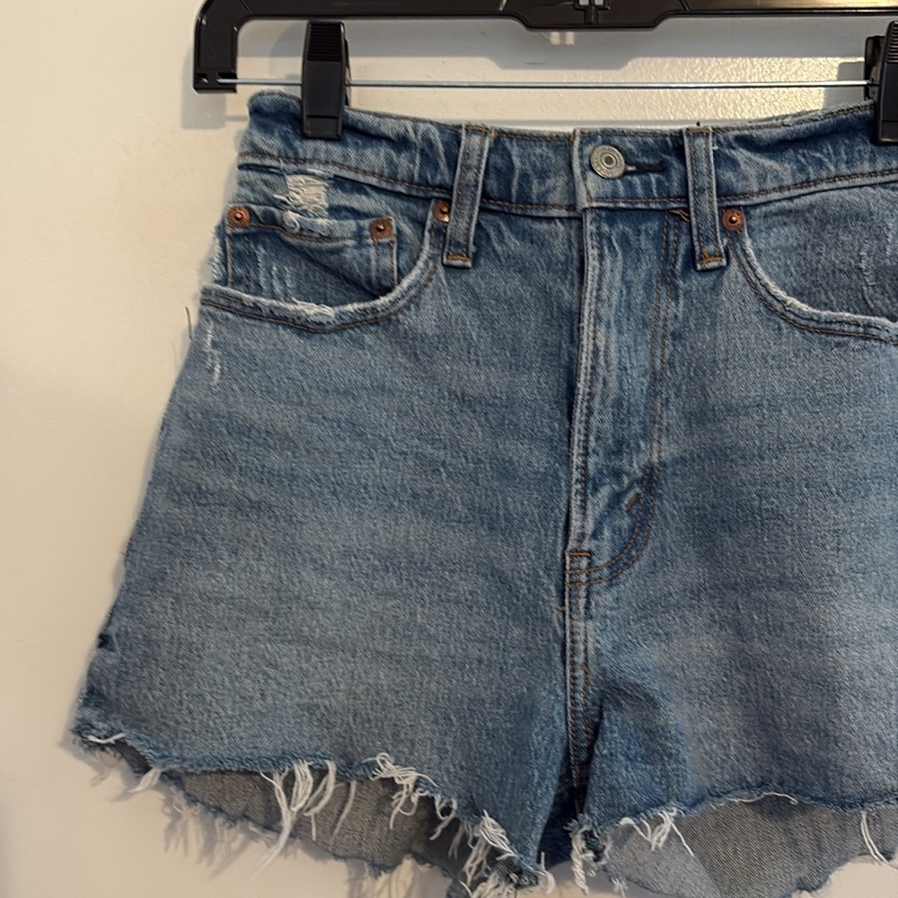 Abercrombie & Fitch Distressed High Rise Mom Denim Shorts 0 / 25 - Picture 3 of 8